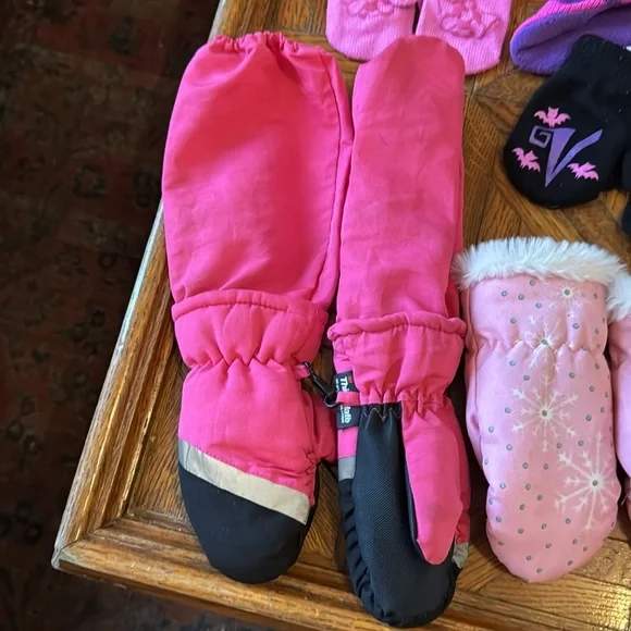 Little girls winter hat and gloves lot - Picture 5 of 15